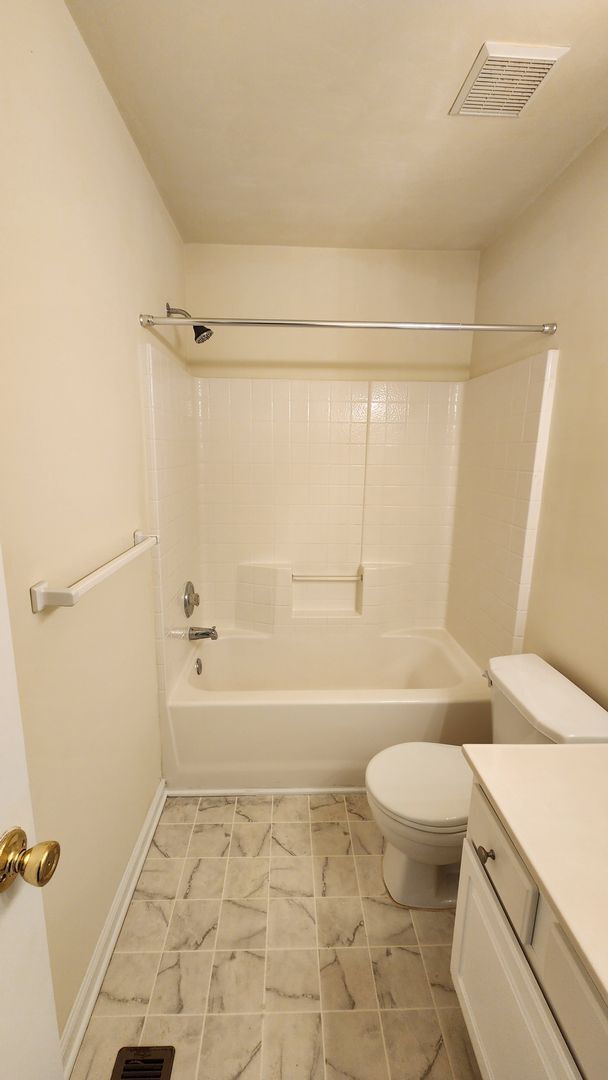 Building Photo - Sawyer Lakes