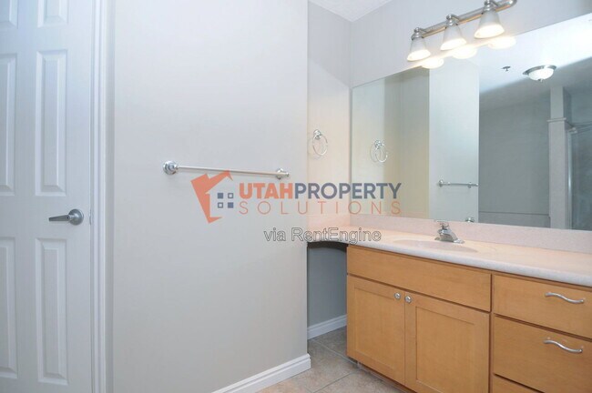 Building Photo - 960 E 100 S