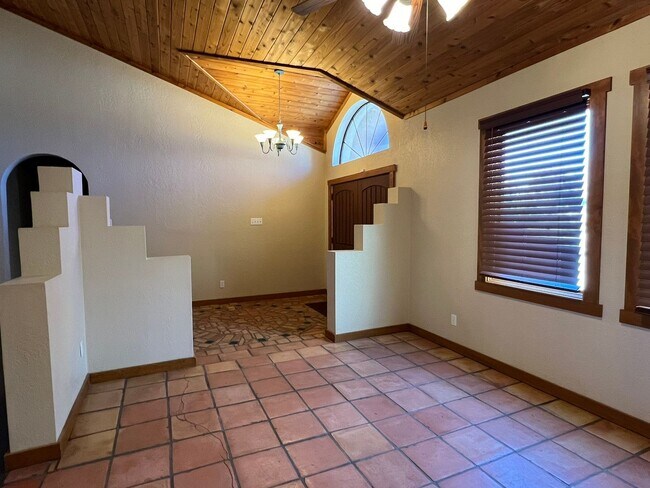 Building Photo - ** Spacious Retreat in Terra Estates II **