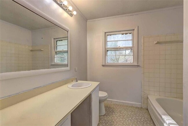 Building Photo - 4455 Fairfax Dr