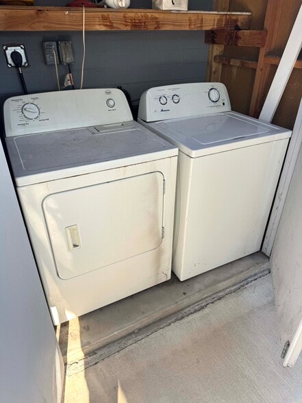 Laundry - 198 N Santa Rita Ave