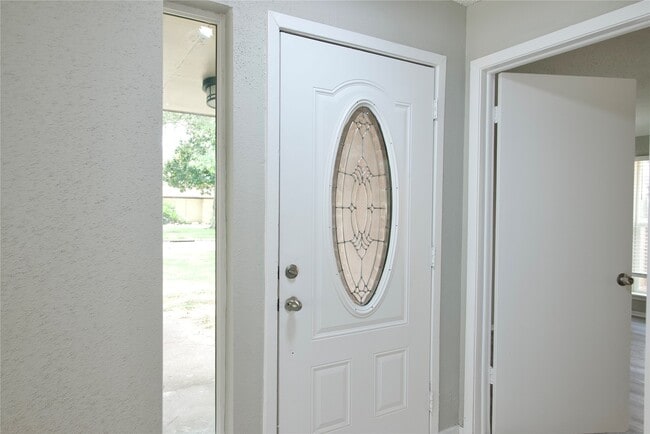 Building Photo - 5111 Pinewilde Dr