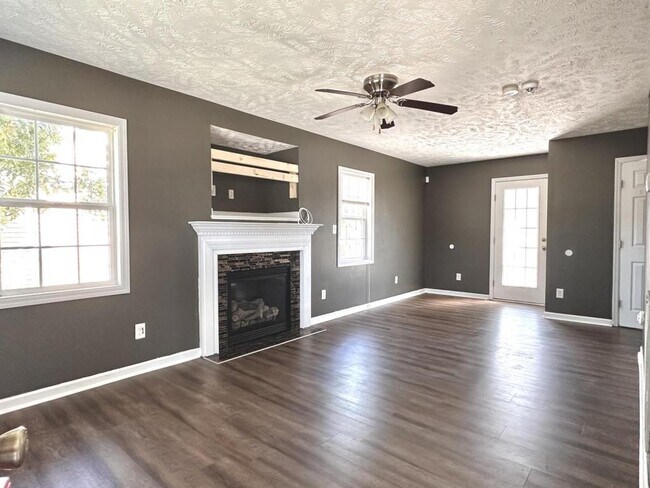 Building Photo - 4425 Scenic Pines Dr