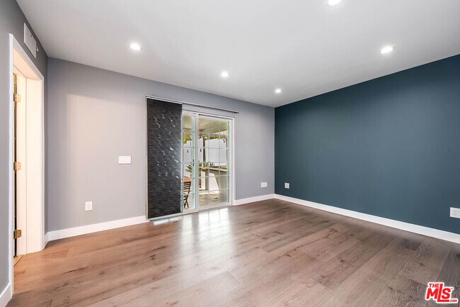 Building Photo - 523 E Fairmount Rd