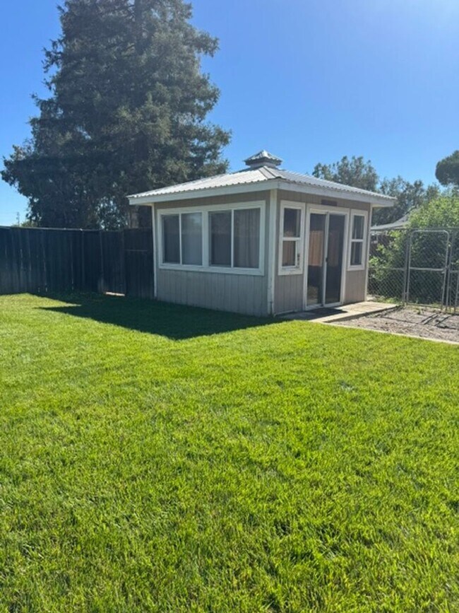 Building Photo - Beautiful 4 Bedroom 2 Bathroom Home with Solar!