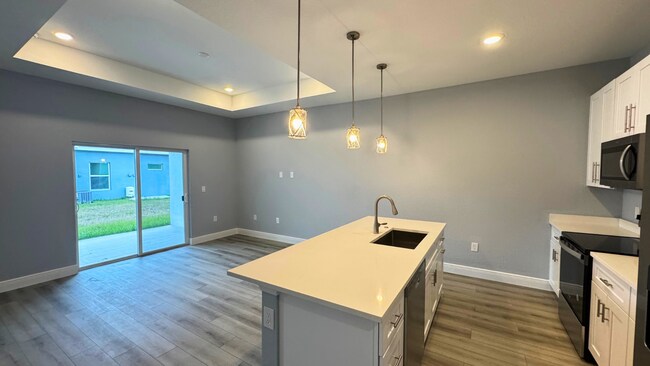 Building Photo - 702 Broadway Ave