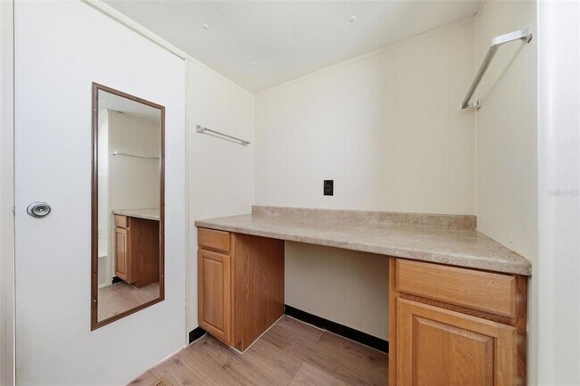 Building Photo - 1096 Navajo Dr