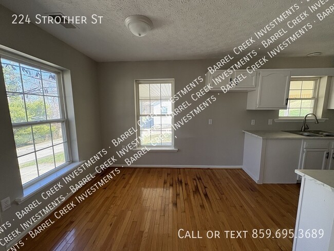 Building Photo - 224 Strother St