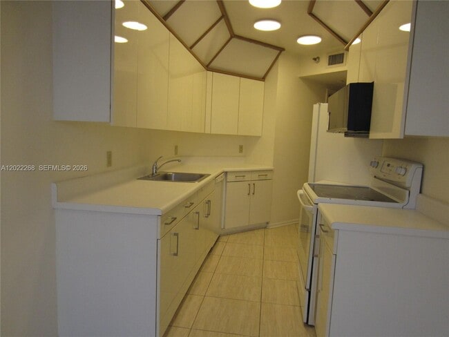 Building Photo - 3610 Yacht Club Dr