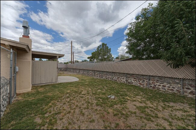 Building Photo - 4109 Roxbury Dr