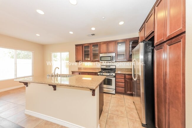 Building Photo - Beautiful Spanish Style 3 Bedroom Plus Lof...