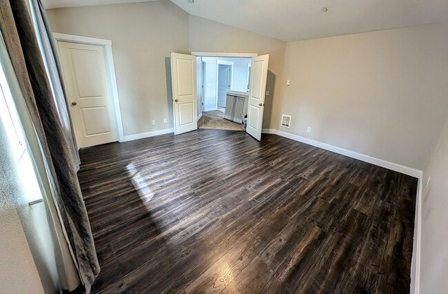 Building Photo - Stylish & Convenient Living - Bremerton 4 ...