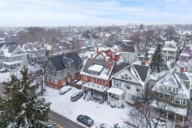 Building Photo - 365 W Utica St