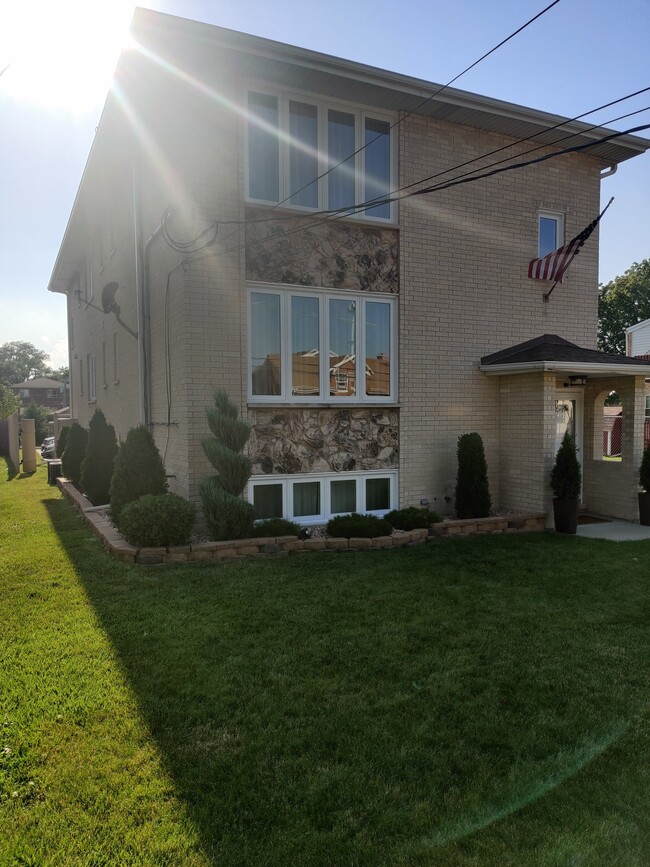 Building Photo - 7754 Oak Grove Ave