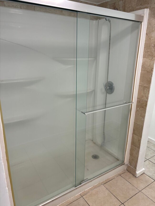 Building Photo - Harbor Lights 1-Bedroom – Pool, Courtyard,...