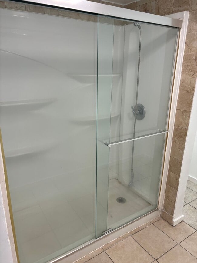 Building Photo - Harbor Lights 1-Bedroom – Pool, Courtyard, & Steps to Shopping