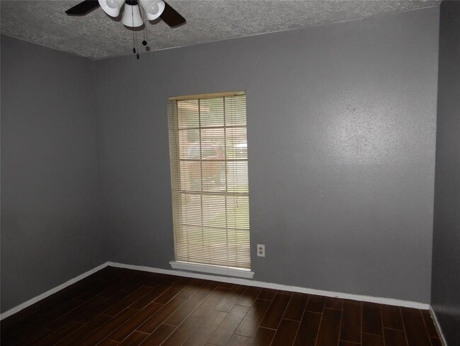 Building Photo - 15610 Morning Dove Dr