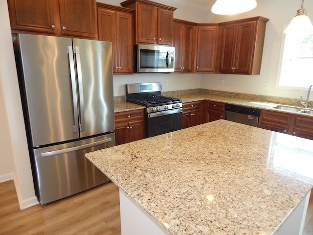Building Photo - 784 Rocky Ridge Cir