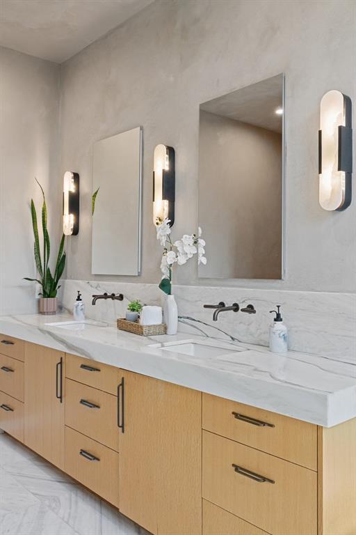 Building Photo - 910 W Johanna St