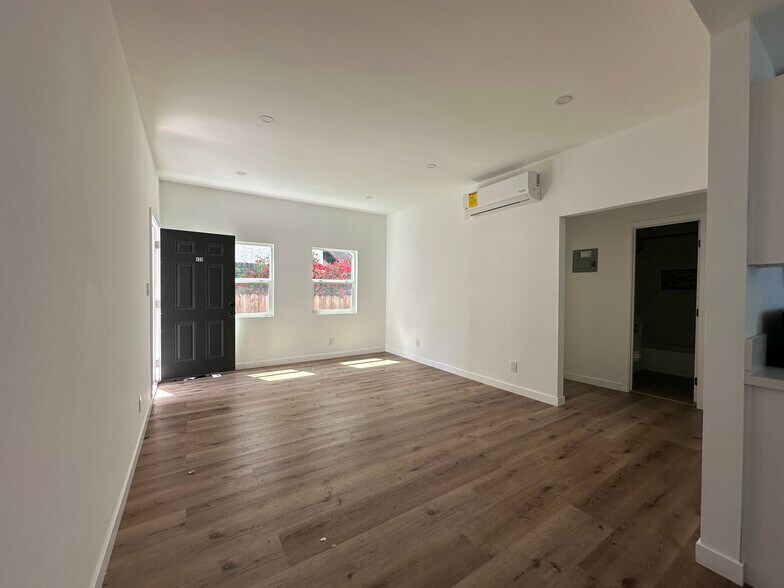 Primary Photo - 455 W Cowles St