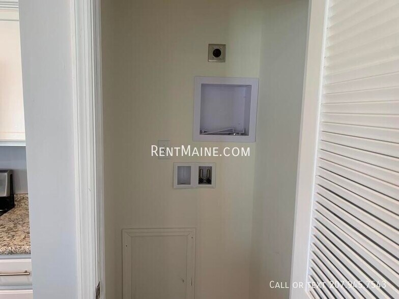 Building Photo - 208 Rocky Rdg Dr