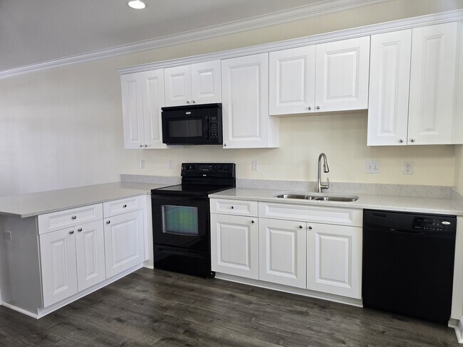 Building Photo - 6 Viburnum Ln