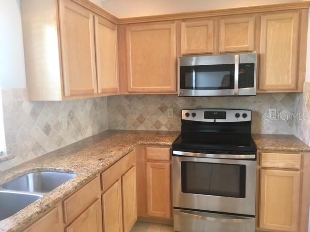 Building Photo - 1115 Oak Pond Dr