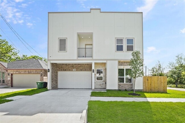 Primary Photo - 3415 Redbud St