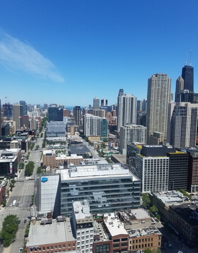 Building Photo - 345 N LaSalle St