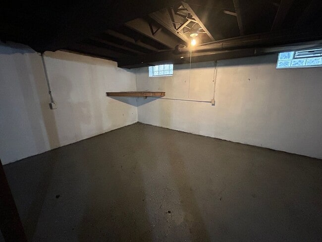 Building Photo - LARGE WESTSIDE FULLY REHABBED HOME -  3 be...