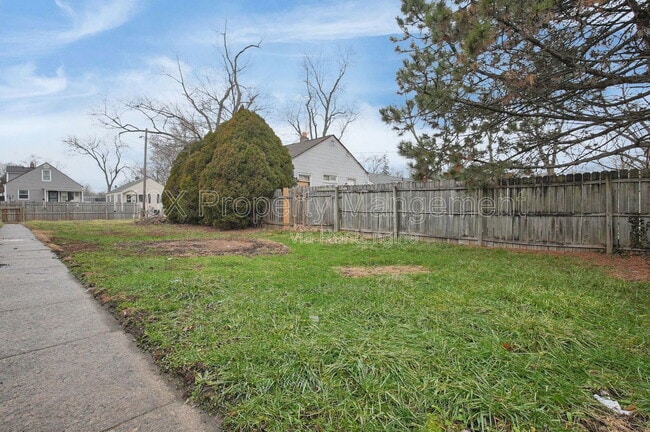 Building Photo - 2872 Howey Rd