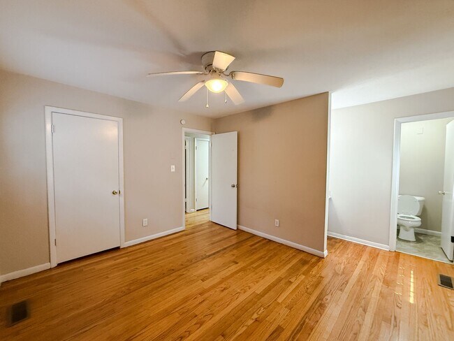 Building Photo - 7220 Ainsley St