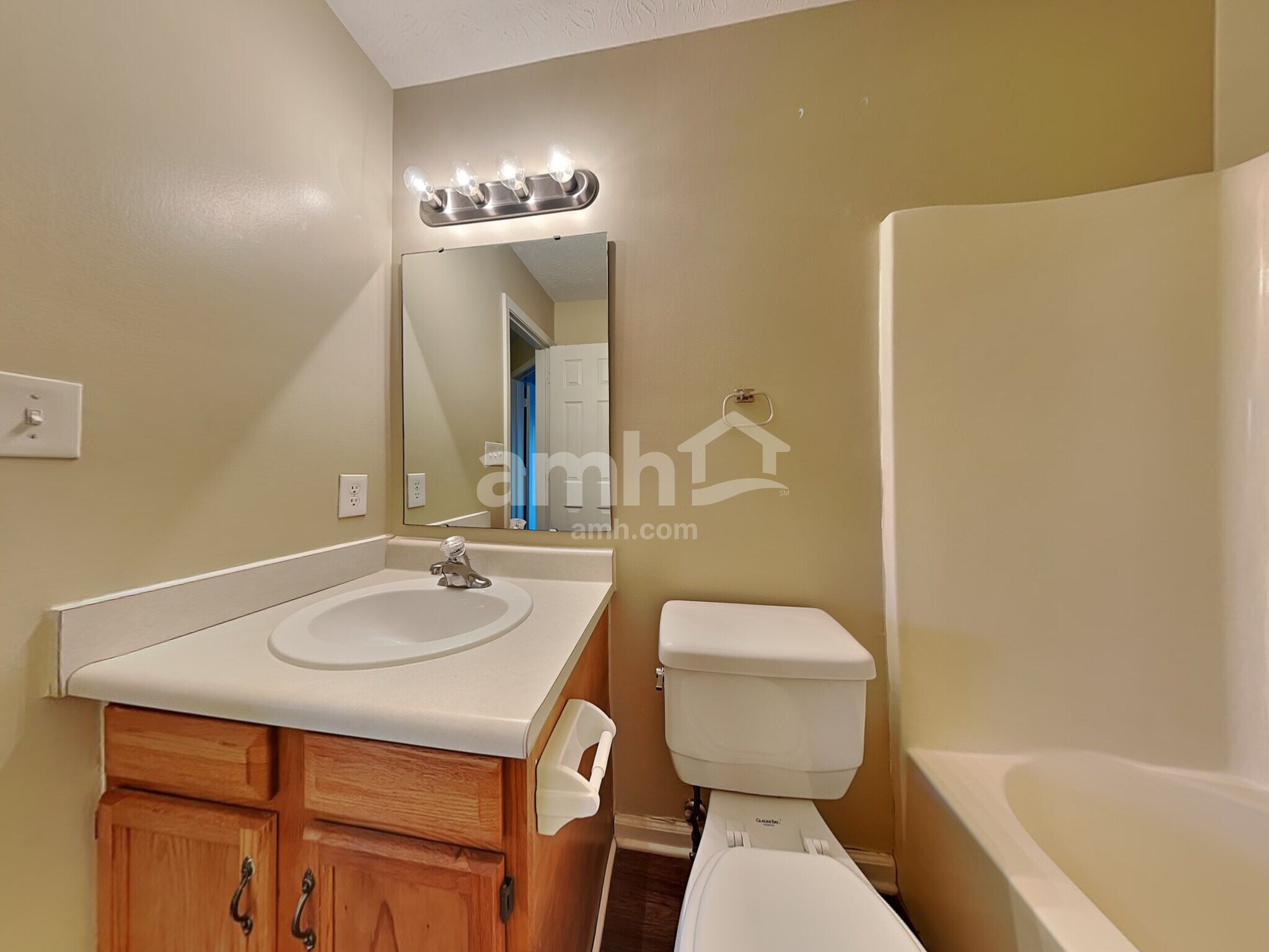 Building Photo - 12111 Pepperwood Dr