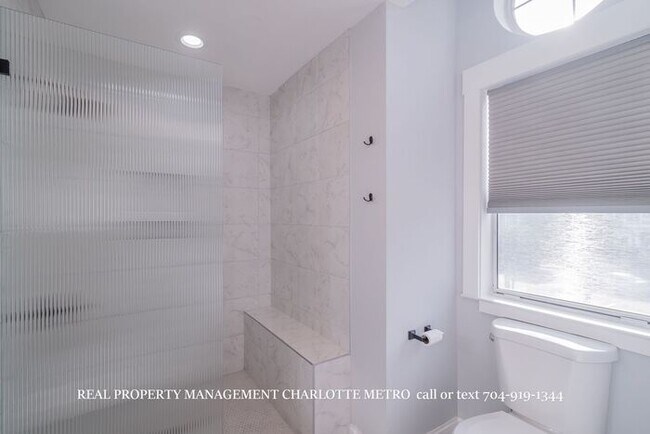 Building Photo - 3BR Townhome - Lake Living in Vineyard Point with Boat Slip Access Near Lake Norman