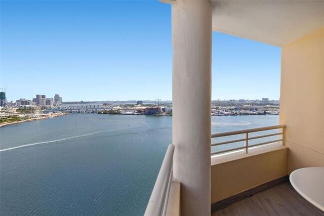 Building Photo - 808 Brickell Key Dr