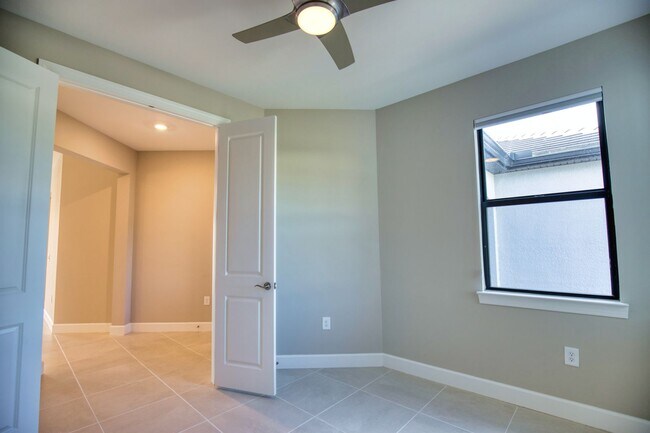 Building Photo - Annual Attached Villa in The Talon Preserve on Palmer Ranch – Minutes from the new Sarasota Memor...