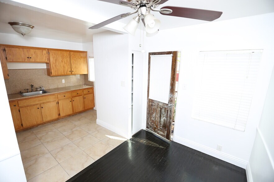 Building Photo - 5808 Edgemar Ave