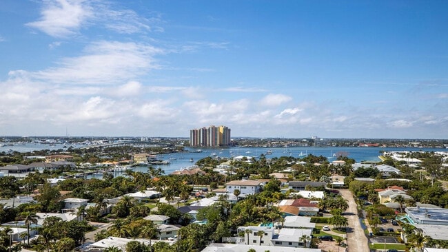 Building Photo - 3100 N Ocean Dr