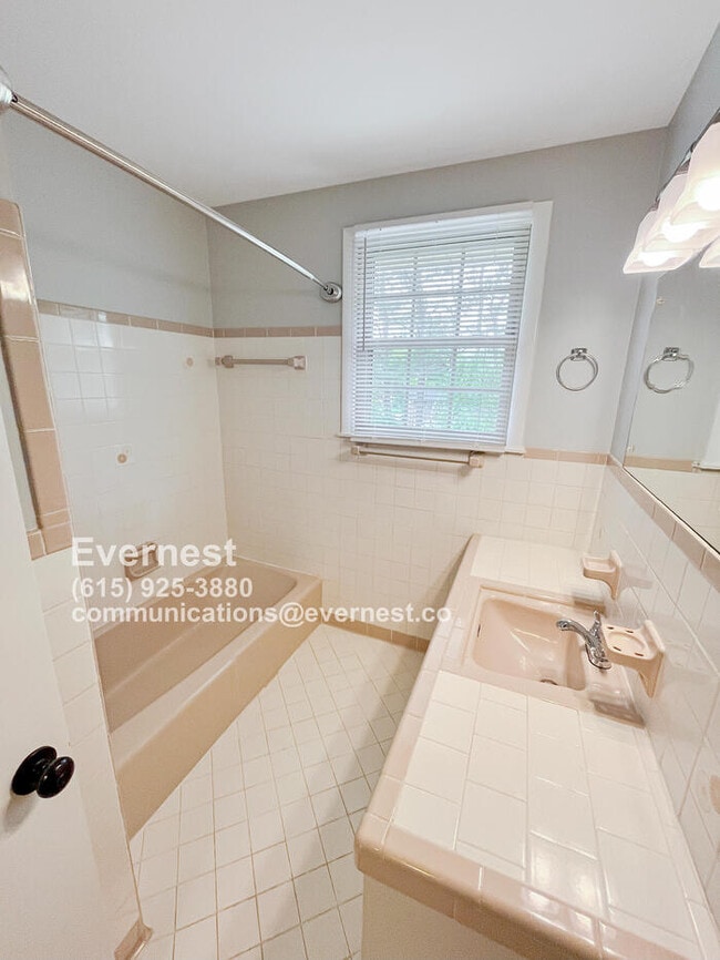 Building Photo - Charming 3-Bedroom Family Home in Great Lo...