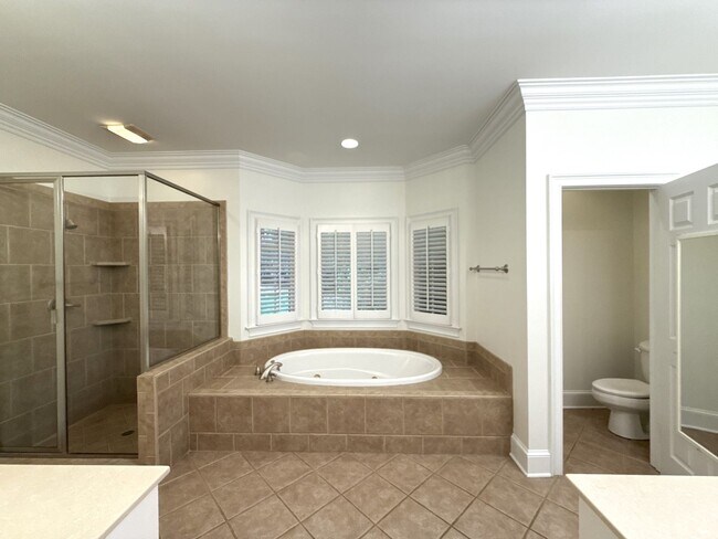 Building Photo - Cotswold Home