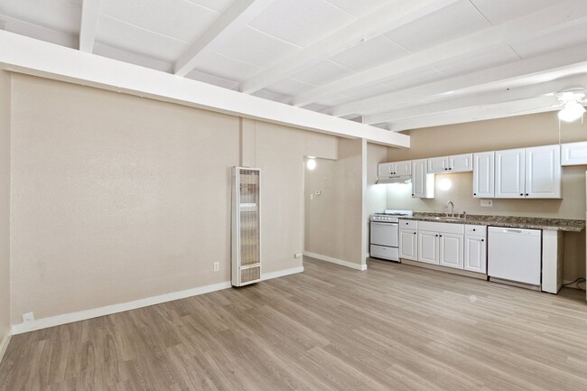 Building Photo - Spacious, Renovated 1-Bedroom Apartment in...