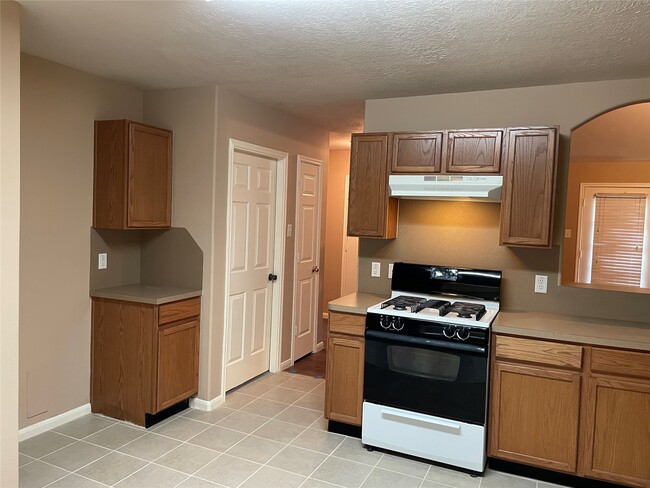 Building Photo - 14223 Bishop Bend Ln