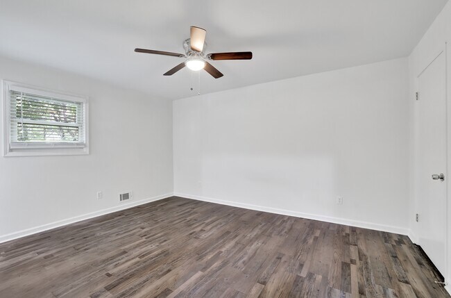 Building Photo - 4520 Coopers Creek Cir SE