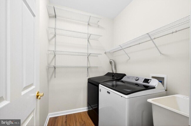 Building Photo - 42071 Pepperbush Pl