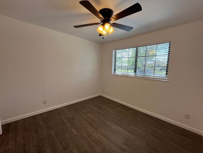 Building Photo - Spacious 3 bed 1bath home available in Ard...