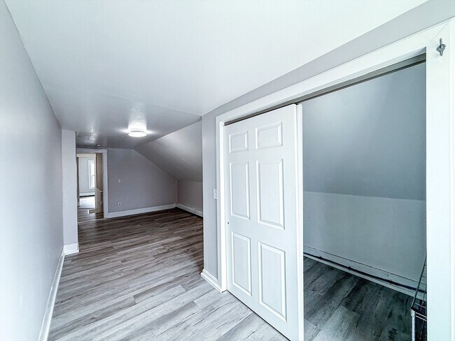 Building Photo - 18 Ellsworth St