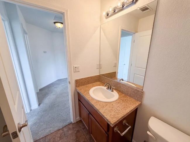 Building Photo - 251 Sugnet Way