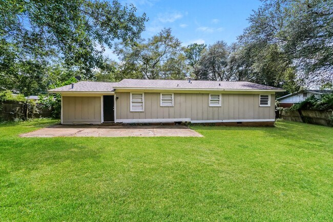 Building Photo - 4533 Sentry St