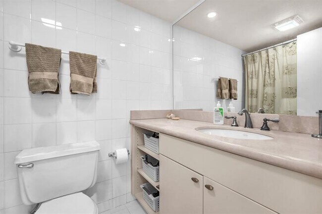 Building Photo - 230 174th St