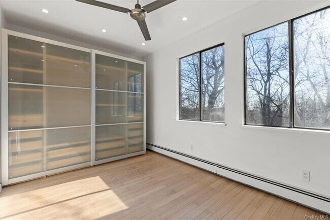 Building Photo - 294 Riverview Rd